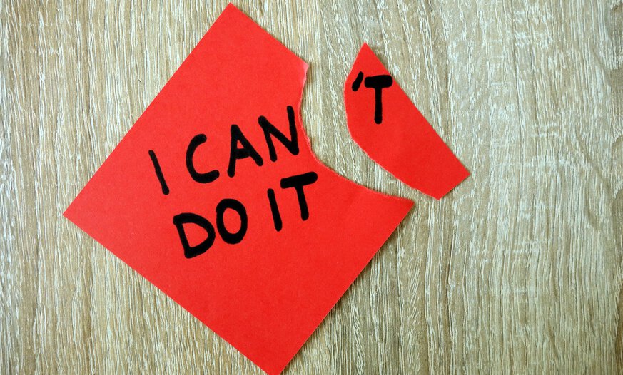 Roter Post-it mit mit handgeschriebener Notiz I Can('t) do it