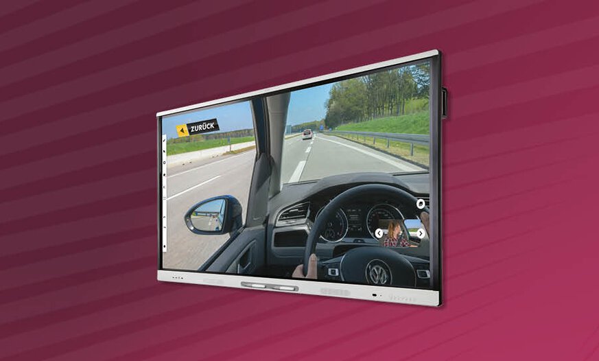 SMART Board mit Szene aus Unterrichtssoftware vor lilifarbenem Verlauf