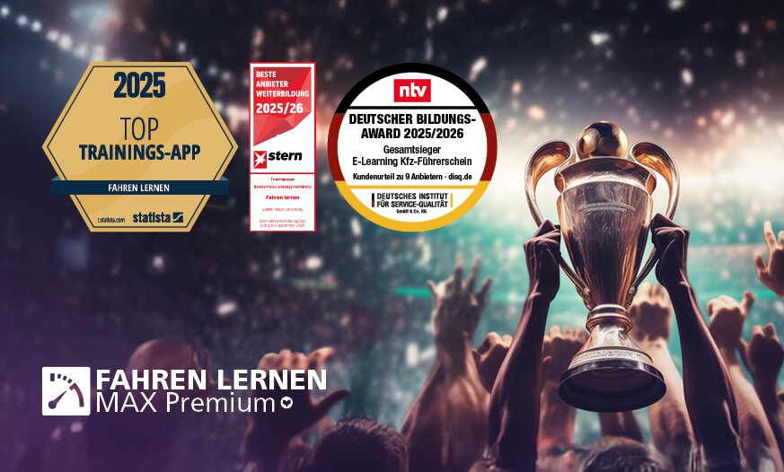 Pokal, wird in einer Traube an Menschen hochgehalten