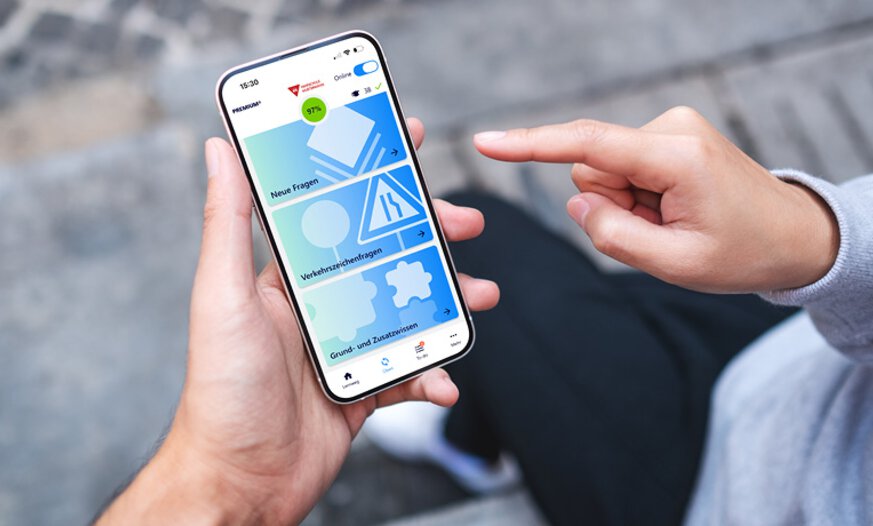 Fahren Lernen Max Premium Üben Schüler übt mit der Führerschein App Fahren Lernen Max Premium