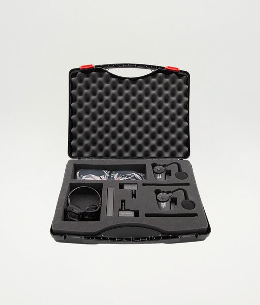 Mikrofone und Headset im praktischen Funkkoffer: Das ist die SENA Spider ST1 Funkanlage offener Funkkoffer für die Motorradausbildung mit allen Bestandteilen der Funkanlage