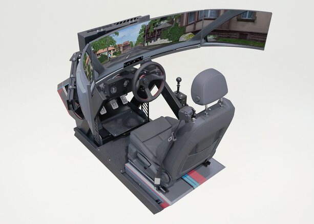 Simulator Premium von schräg oben ohne Schüler vor grauem Hintergrund