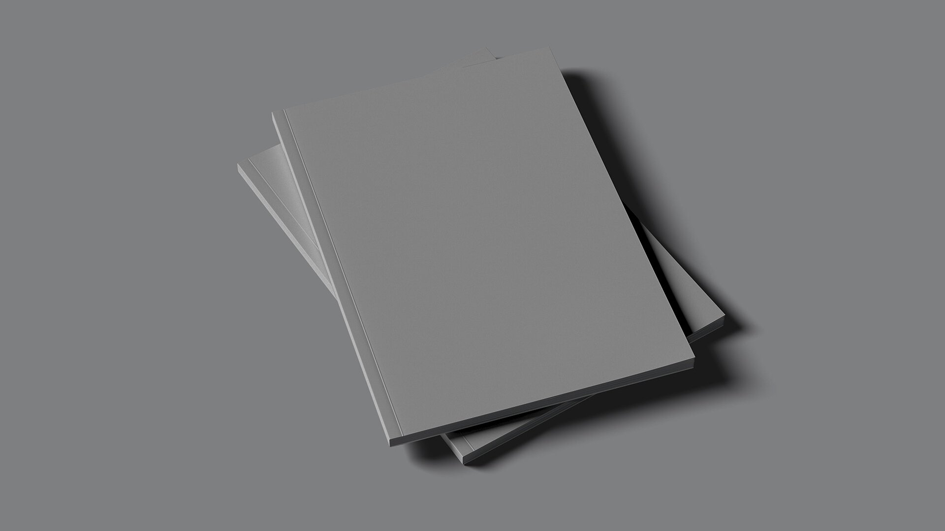 Zwei weiße Bücher mit Softeinband liegen auf weißem Tisch